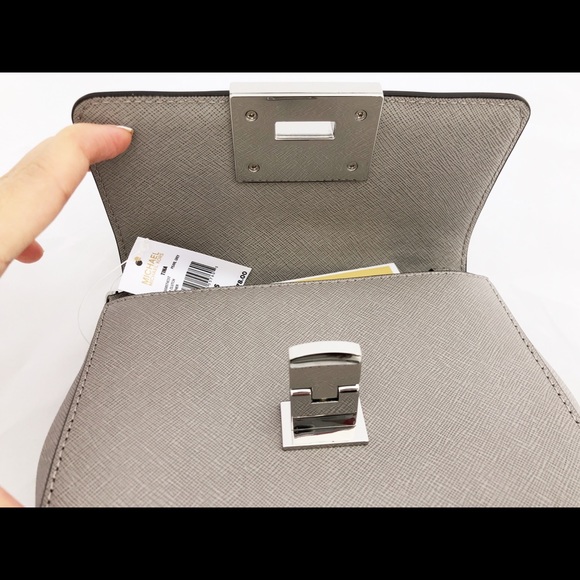 ‼️SALE‼️ 👜💕-Michael Kors Crossbody Gray Floral - Picture 5 of 8